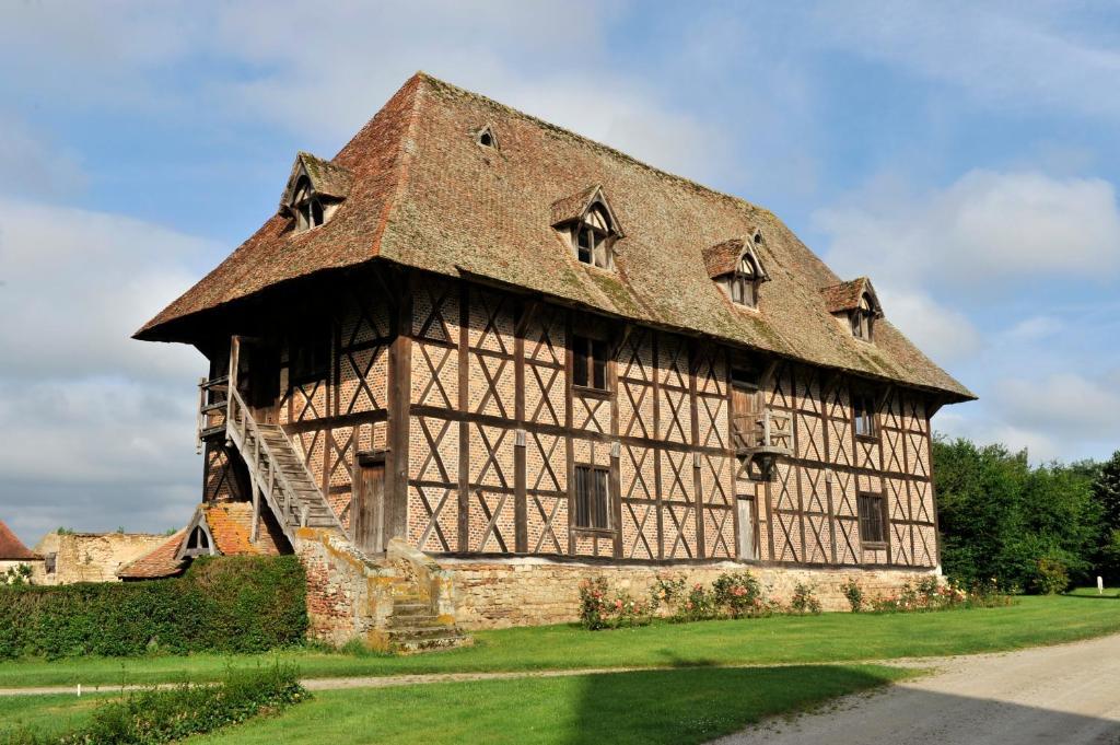 Chateau Du Riau Bed and Breakfast Villeneuve-sur-Allier Esterno foto